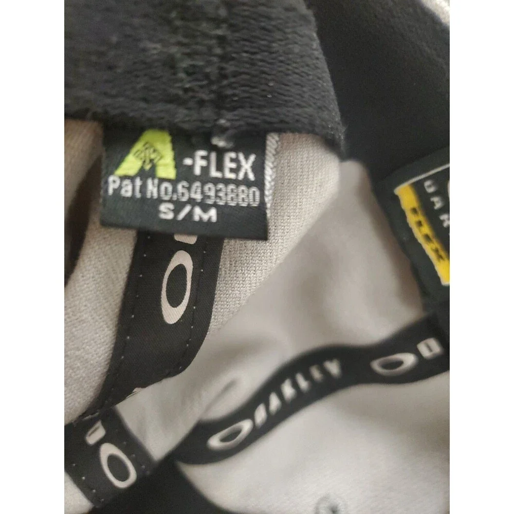 Oakley Hat Cap Size S/M Adult Mens Flex Fit Gray Classic Cap EUC Athletic